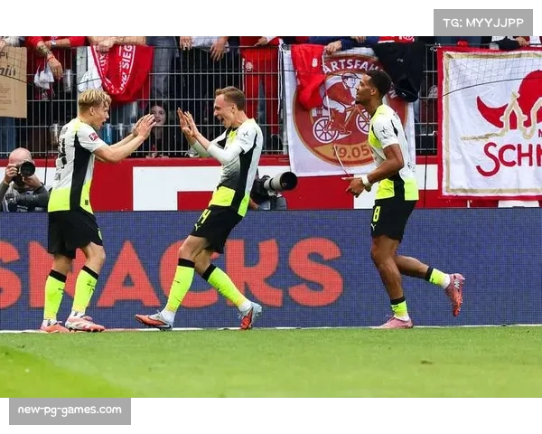 多特蒙德瑞典后卫斯文松 左后卫位置表现稳健